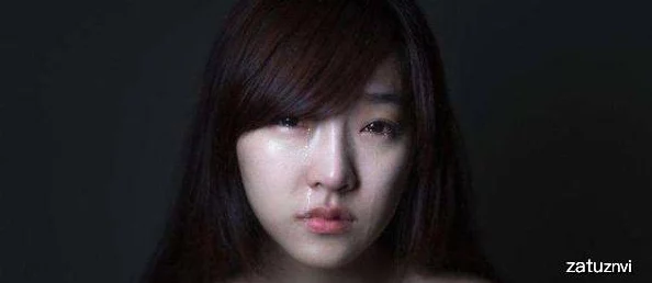 流萤流眼泪翻白眼流口水的表情，展现了复杂的情感状态与幽默感，反映出人们在面对困惑或无奈时的真实反应