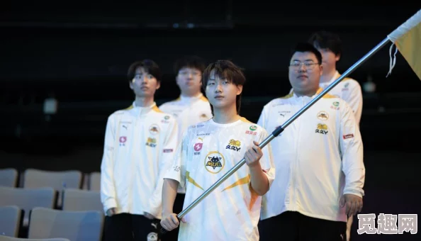 姬小满吃狂铁季巴：揭示中国传统文化在现代饮食中的创新与融合意义