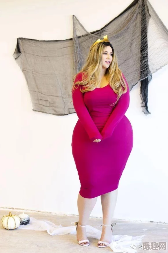 震惊！白嫩外女bbwbbwbbw现身，众人目睹惊人场面，引发热议与讨论！