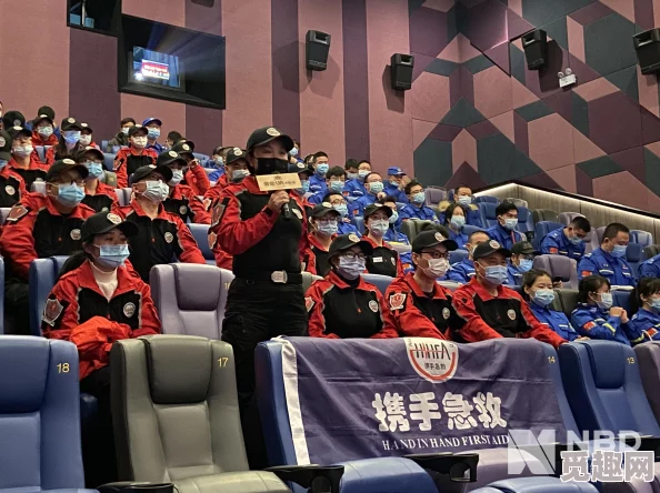 四川bbb搡bbb爽爽爽电影：一部展现四川地方文化与现代娱乐结合的奇特影片，引发观众热议与共鸣