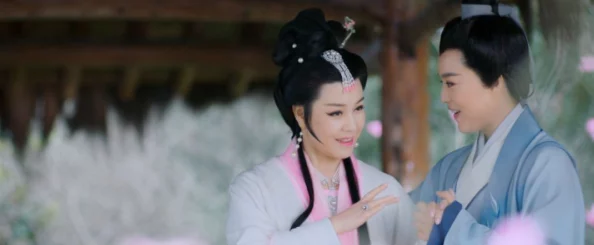 许仙当着白娘子曹小青原文：讲述了许仙与白娘子之间的爱情故事，以及曹小青在其中扮演的重要角色