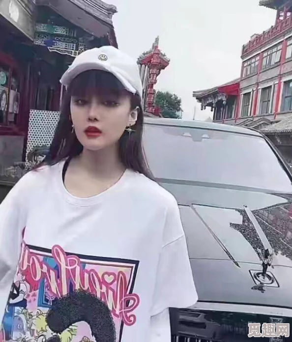 张律渝和吕总落地窗图片曝光，传两人私下关系亲密，引发网友热议与猜测！