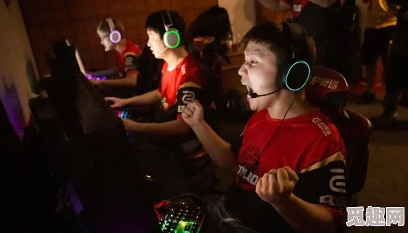 暴躁少女csgo主播惊爆：一夜之间人气暴涨，与顶尖战队签约，引发游戏圈热议！