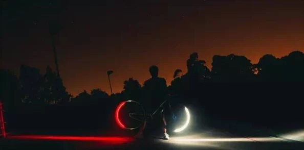 晚上看b站：在夜深人静的时刻，沉浸于丰富多彩的视频内容，享受独特的视听盛宴与社区互动